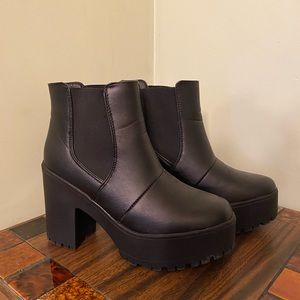 No doubt platform heel boots